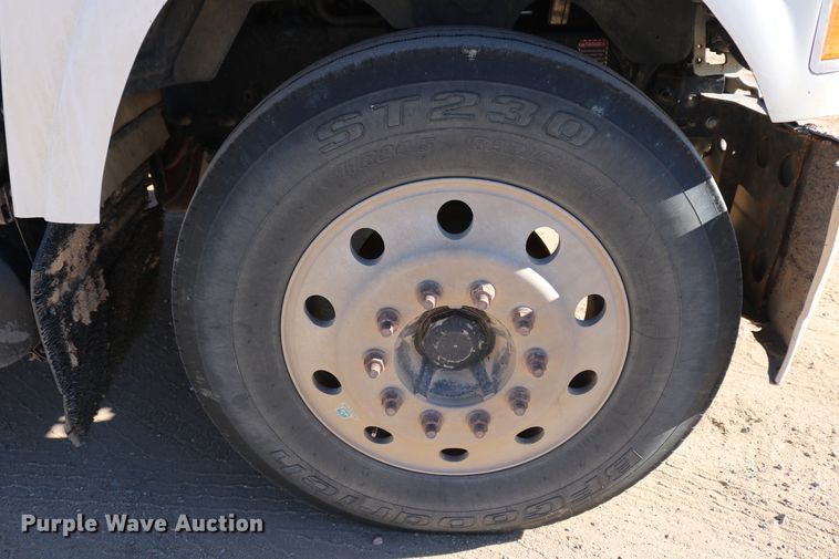 image for item DD6079 2008 Mack CH613 semi truck