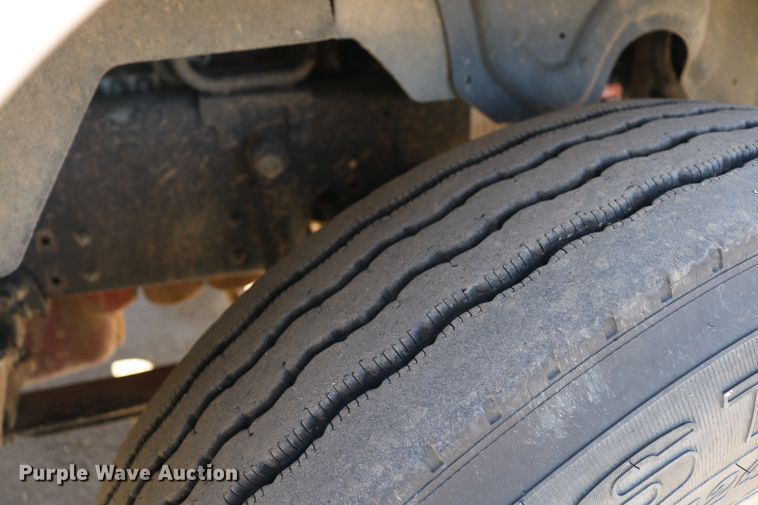 image for item DD6079 2008 Mack CH613 semi truck