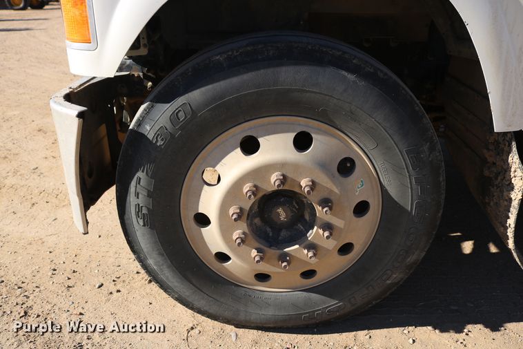 image for item DD6079 2008 Mack CH613 semi truck