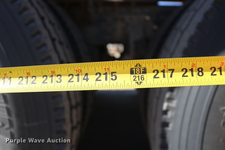 image for item DD6079 2008 Mack CH613 semi truck