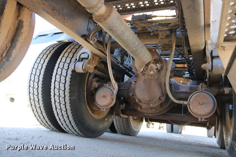 image for item DD6079 2008 Mack CH613 semi truck