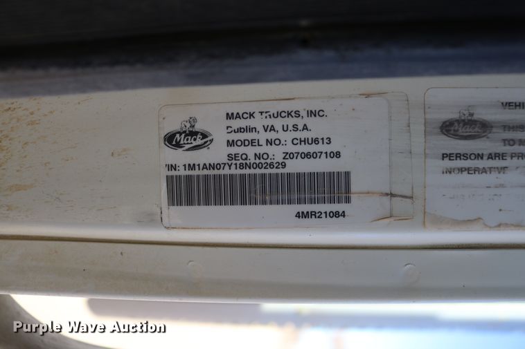 image for item DD6079 2008 Mack CH613 semi truck