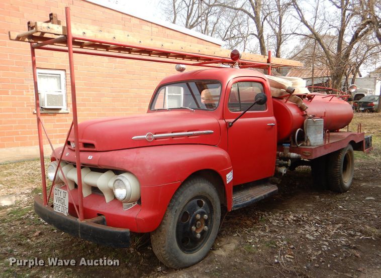 image for item DE0075 1952 Ford F5 fire truck