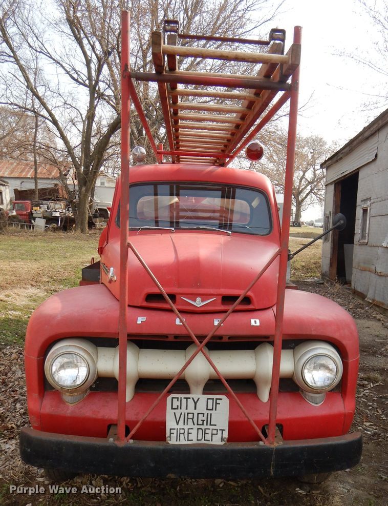 image for item DE0075 1952 Ford F5 fire truck