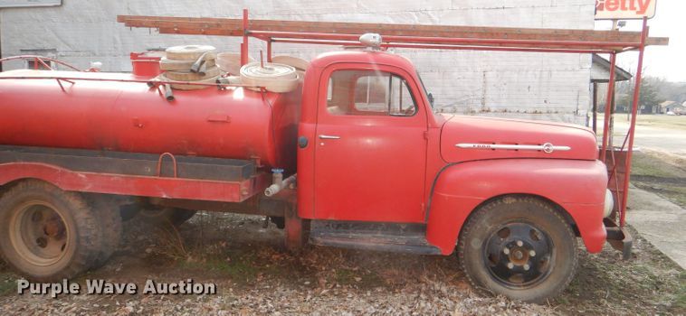 image for item DE0075 1952 Ford F5 fire truck