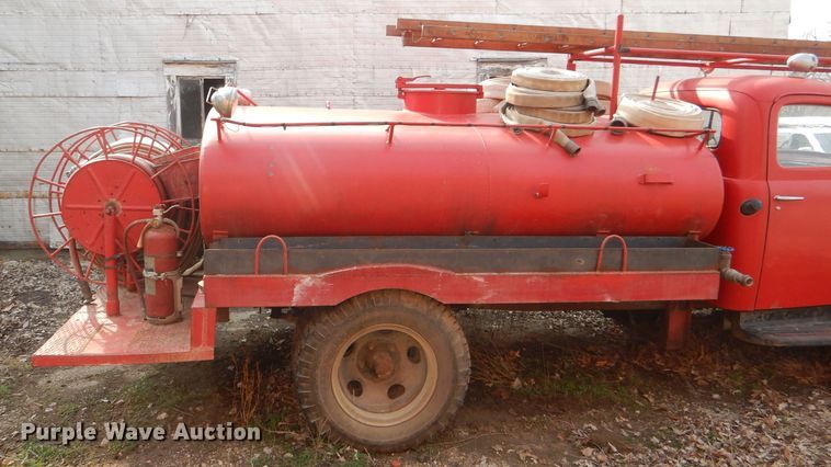 image for item DE0075 1952 Ford F5 fire truck