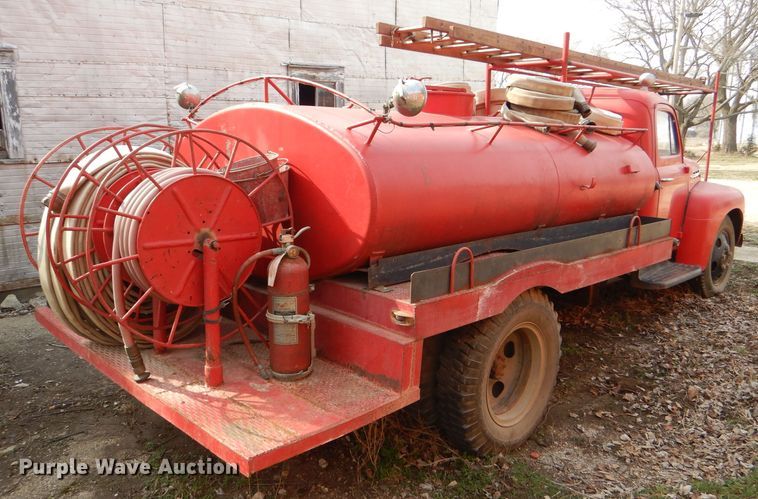 image for item DE0075 1952 Ford F5 fire truck