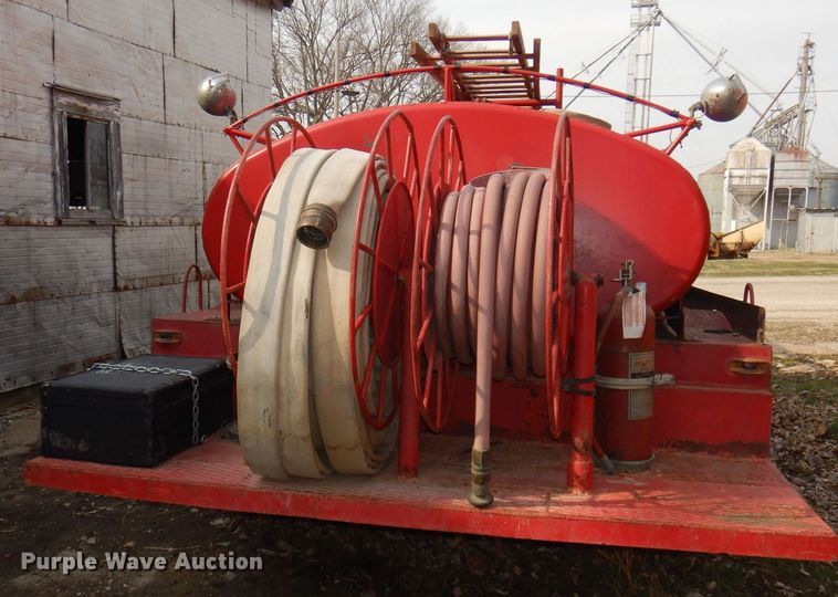 image for item DE0075 1952 Ford F5 fire truck