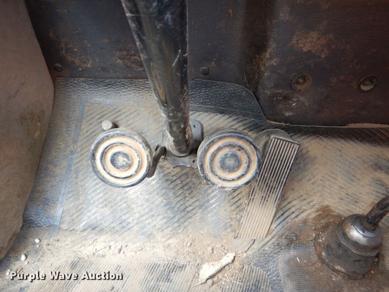 image for item DE0075 1952 Ford F5 fire truck