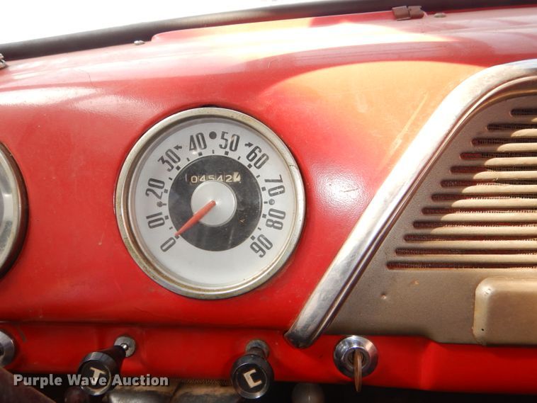 image for item DE0075 1952 Ford F5 fire truck