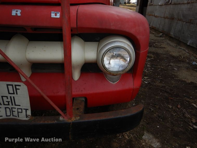 image for item DE0075 1952 Ford F5 fire truck