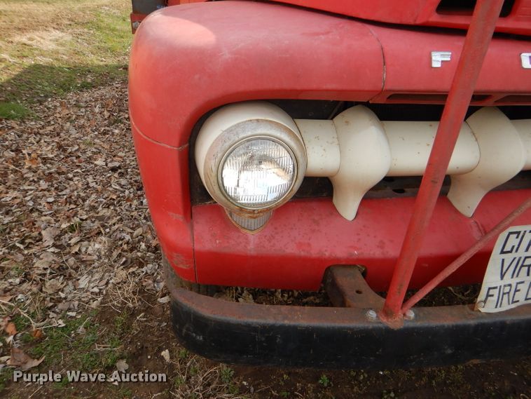 image for item DE0075 1952 Ford F5 fire truck