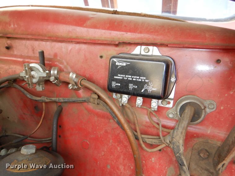 image for item DE0075 1952 Ford F5 fire truck