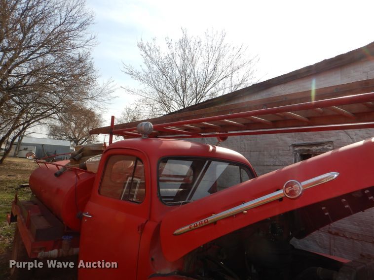 image for item DE0075 1952 Ford F5 fire truck