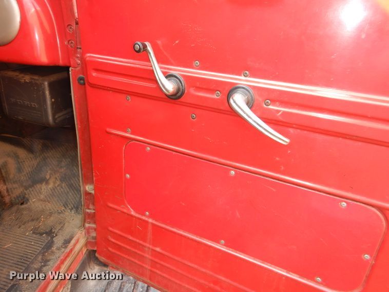 image for item DE0075 1952 Ford F5 fire truck