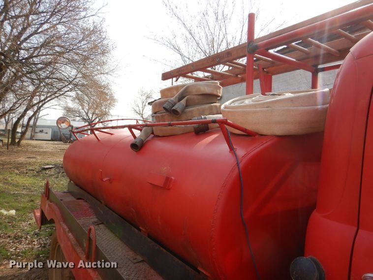 image for item DE0075 1952 Ford F5 fire truck