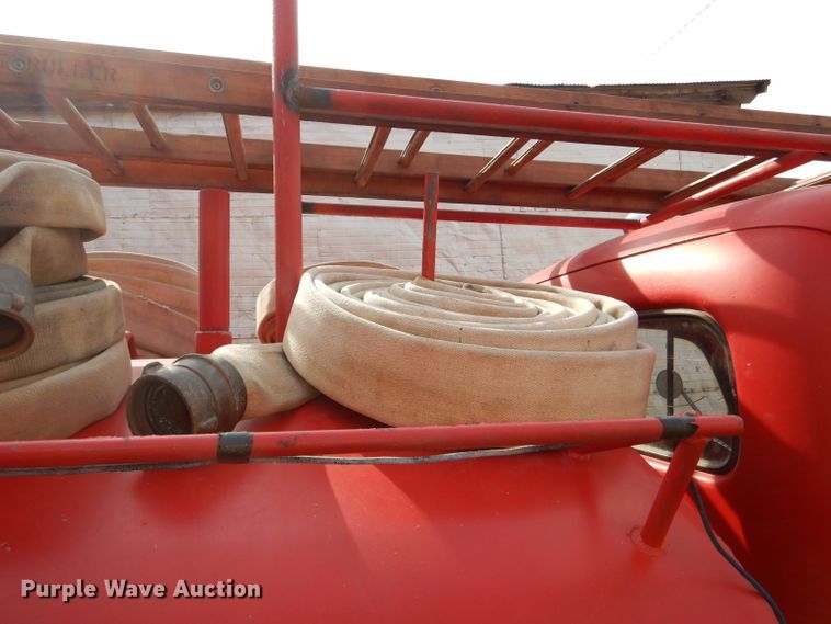 image for item DE0075 1952 Ford F5 fire truck