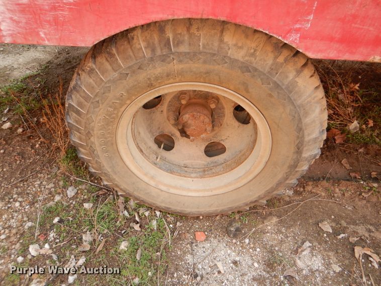 image for item DE0075 1952 Ford F5 fire truck