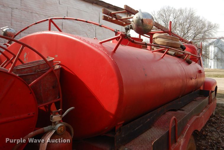 image for item DE0075 1952 Ford F5 fire truck