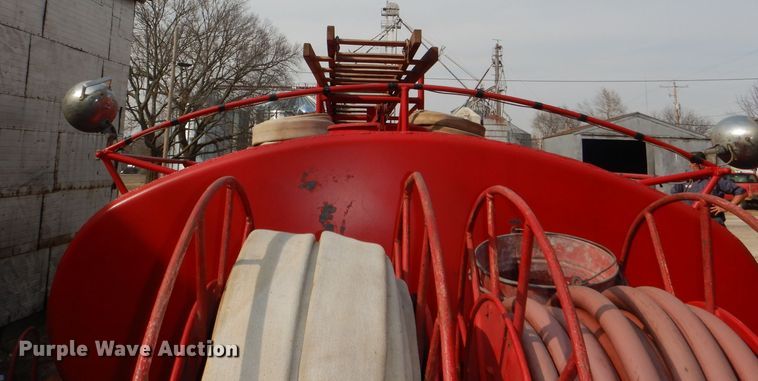 image for item DE0075 1952 Ford F5 fire truck