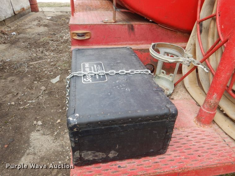 image for item DE0075 1952 Ford F5 fire truck