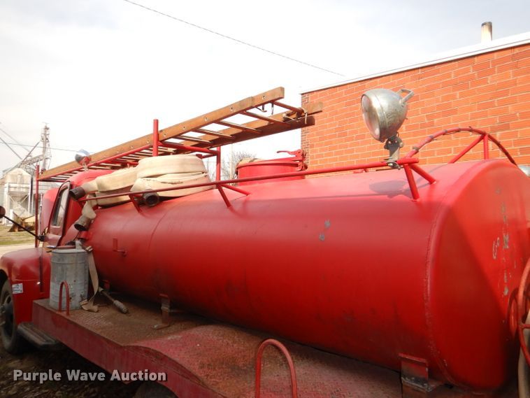 image for item DE0075 1952 Ford F5 fire truck