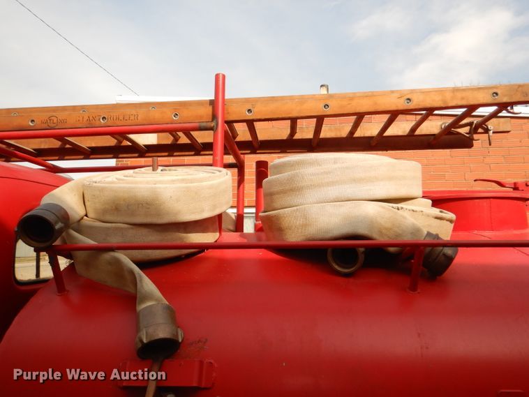 image for item DE0075 1952 Ford F5 fire truck