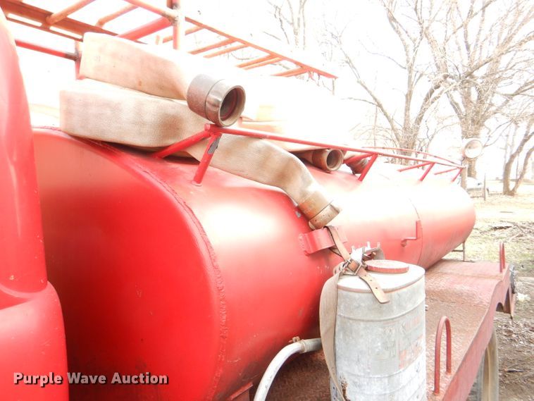 image for item DE0075 1952 Ford F5 fire truck