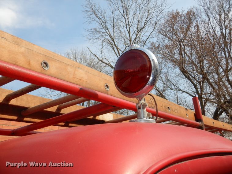 image for item DE0075 1952 Ford F5 fire truck