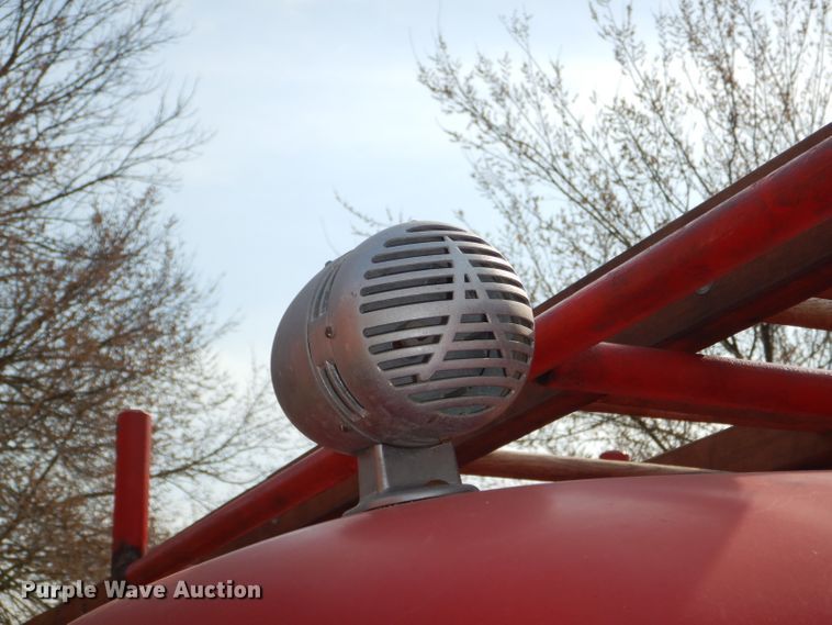 image for item DE0075 1952 Ford F5 fire truck