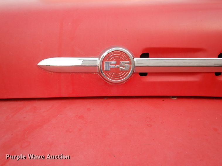 image for item DE0075 1952 Ford F5 fire truck