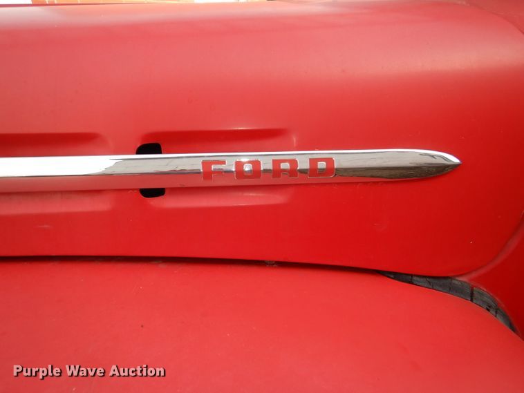 image for item DE0075 1952 Ford F5 fire truck