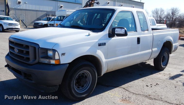 image for item DE4214 2002 Ford F250 Super Duty XL SuperCab pickup truck