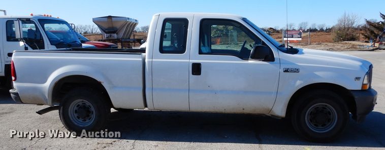 image for item DE4214 2002 Ford F250 Super Duty XL SuperCab pickup truck
