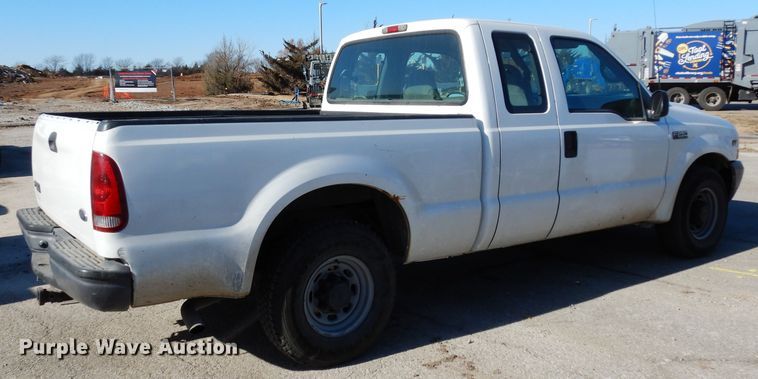 image for item DE4214 2002 Ford F250 Super Duty XL SuperCab pickup truck