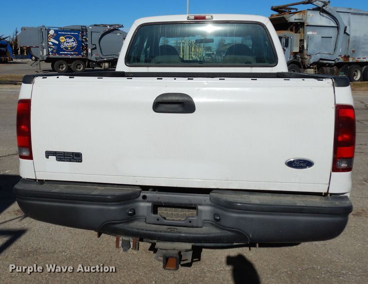 image for item DE4214 2002 Ford F250 Super Duty XL SuperCab pickup truck