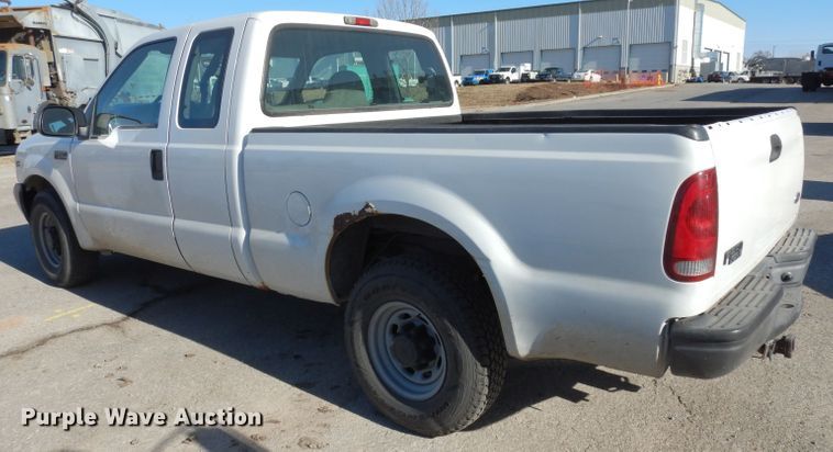image for item DE4214 2002 Ford F250 Super Duty XL SuperCab pickup truck