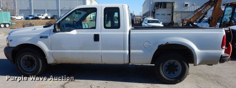 image for item DE4214 2002 Ford F250 Super Duty XL SuperCab pickup truck