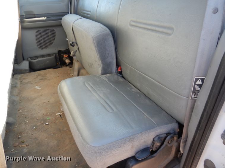 image for item DE4214 2002 Ford F250 Super Duty XL SuperCab pickup truck