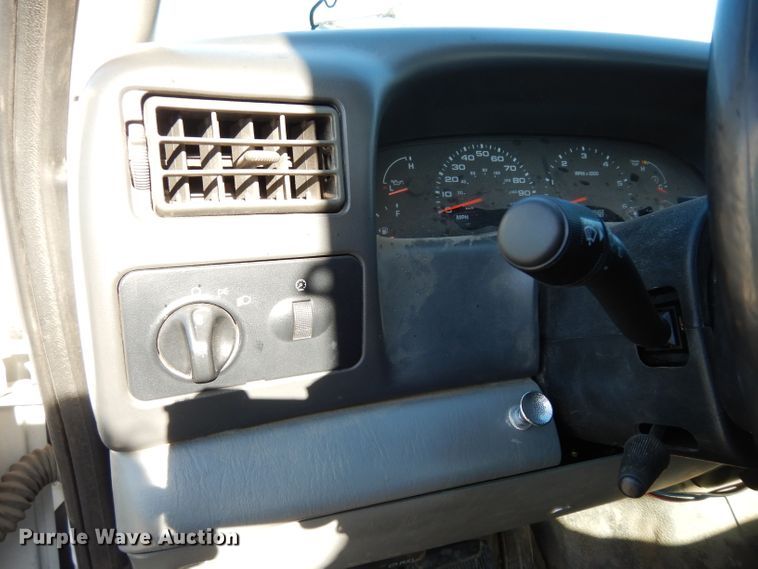 image for item DE4214 2002 Ford F250 Super Duty XL SuperCab pickup truck