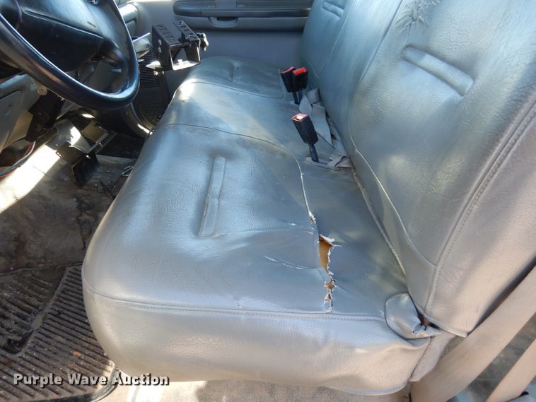 image for item DE4214 2002 Ford F250 Super Duty XL SuperCab pickup truck