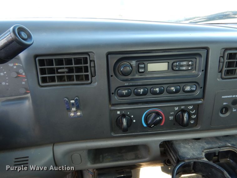 image for item DE4214 2002 Ford F250 Super Duty XL SuperCab pickup truck