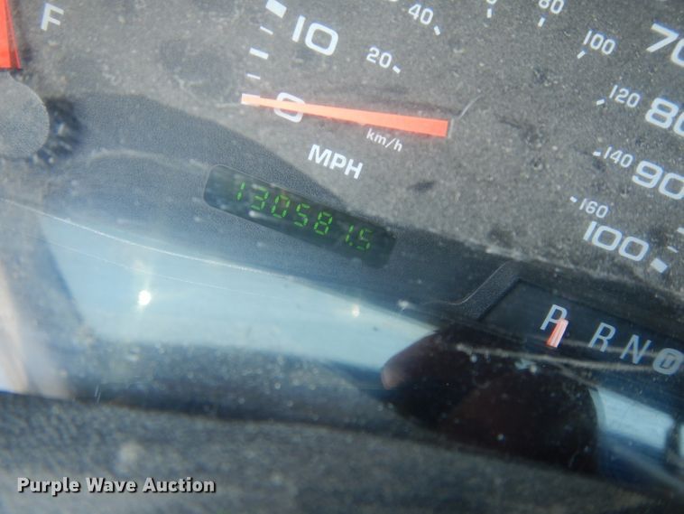 image for item DE4214 2002 Ford F250 Super Duty XL SuperCab pickup truck