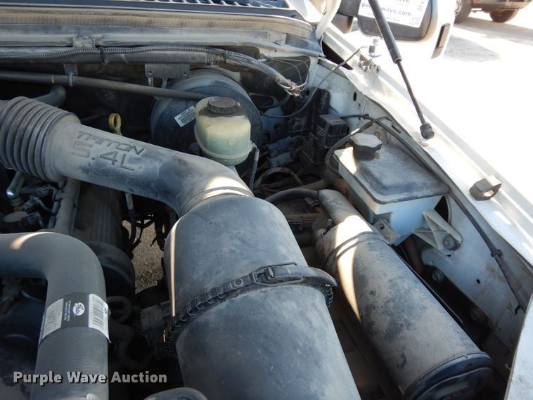 image for item DE4214 2002 Ford F250 Super Duty XL SuperCab pickup truck