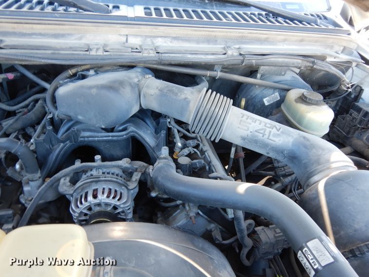 image for item DE4214 2002 Ford F250 Super Duty XL SuperCab pickup truck