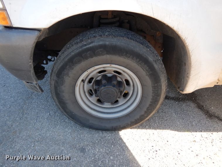 image for item DE4214 2002 Ford F250 Super Duty XL SuperCab pickup truck