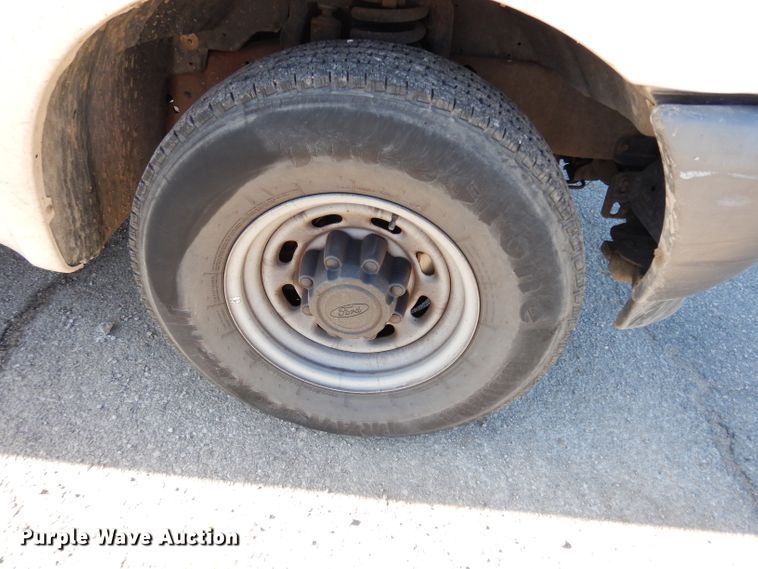 image for item DE4214 2002 Ford F250 Super Duty XL SuperCab pickup truck