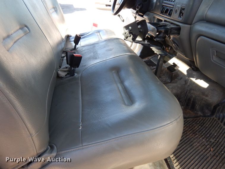 image for item DE4214 2002 Ford F250 Super Duty XL SuperCab pickup truck