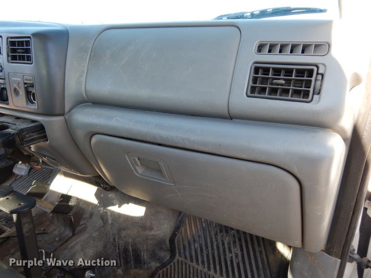 image for item DE4214 2002 Ford F250 Super Duty XL SuperCab pickup truck