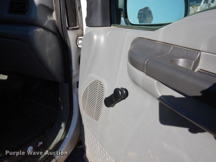 image for item DE4214 2002 Ford F250 Super Duty XL SuperCab pickup truck